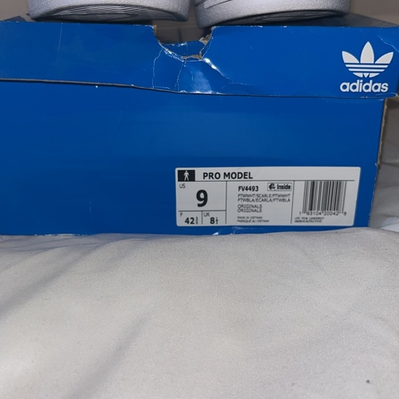 Adidas Pro Model White and Red High-Tops - Picture 6 of 7